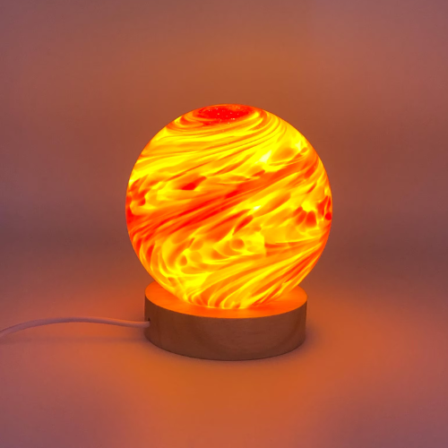 Rękodzieło lampka szklana nocna LED Bursztynowa Kula 12 cm