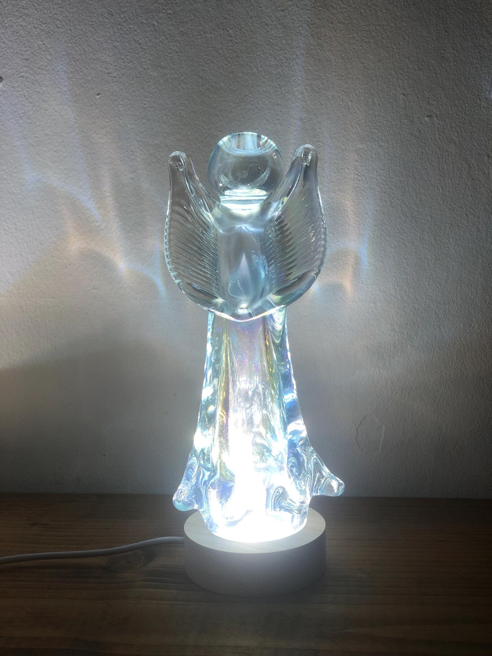 Rękodzieło lampka szklana nocna LED Angel Aniołek biały 17 cm