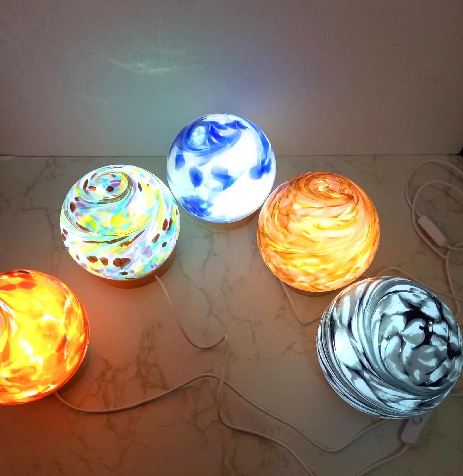Rękodzieło lampka szklana nocna LED Płatki kwiatów Kula 12 cm