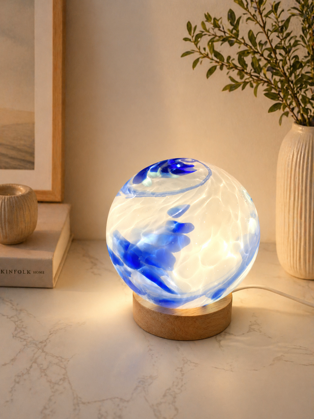 Rękodzieło lampka szklana nocna LED Kula Blue Ocean 12 cm