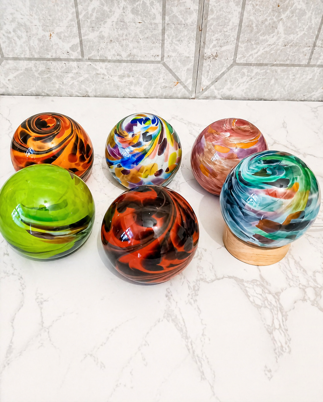 Rękodzieło lampka szklana nocna LED Kula Rose Planet 12 cm
